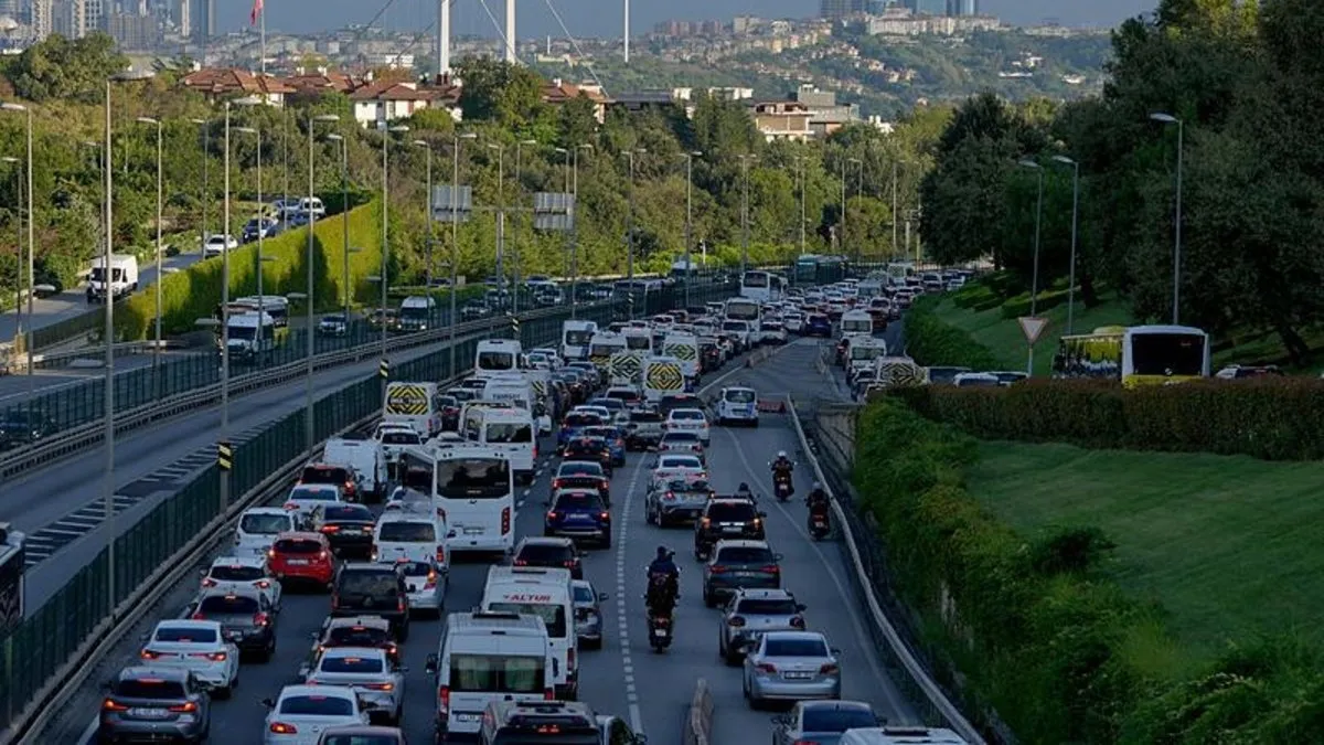 İstanbul’da haftanın dördüncü iş gününde trafikte yoğunluk yaşanıyor