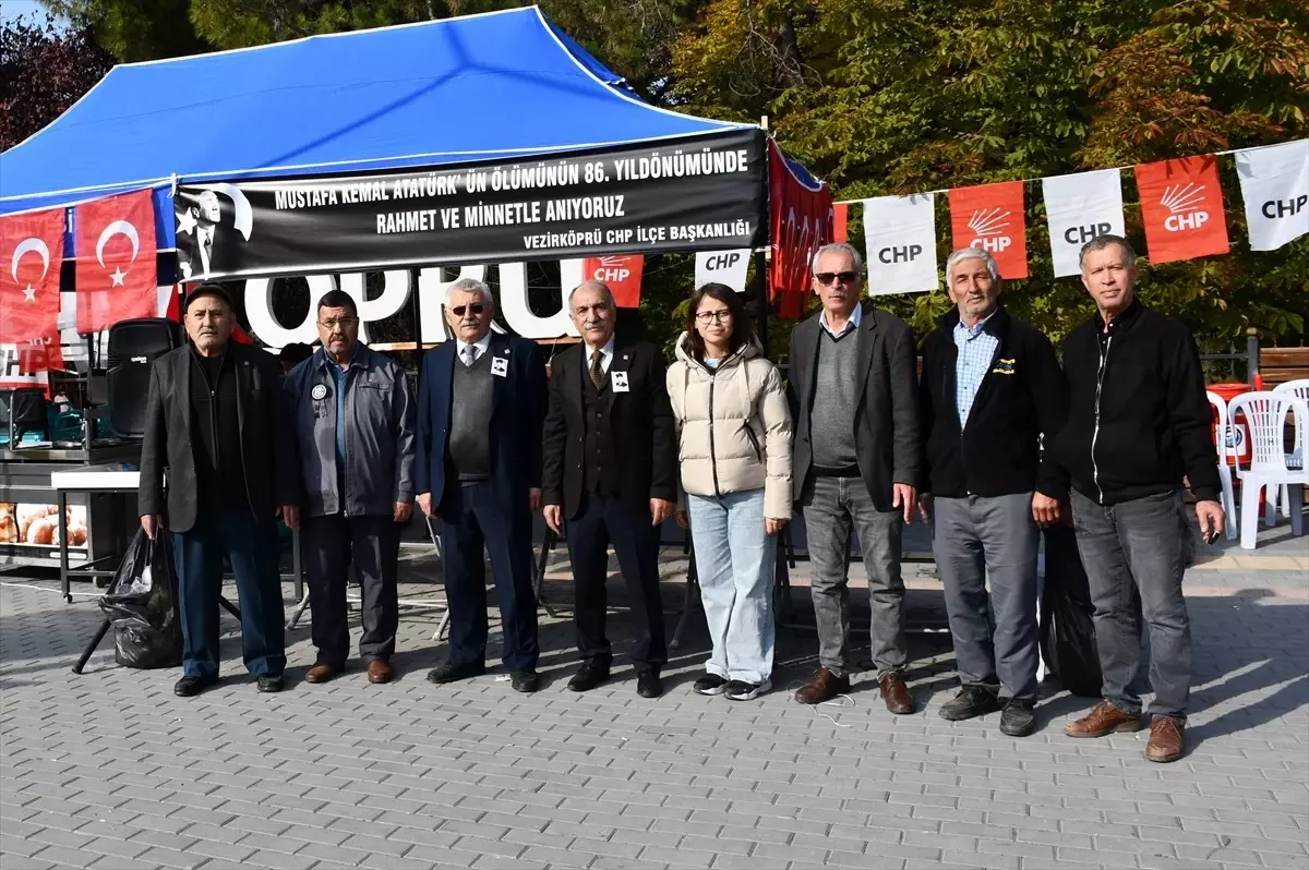 Atatürk anısına lokma ve fidan dağıtımı