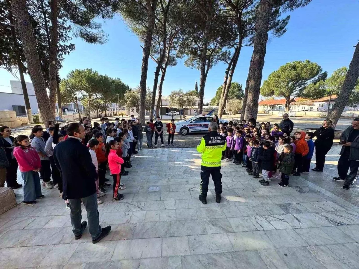 Jandarma’dan Öğrencilere Trafik Eğitimi